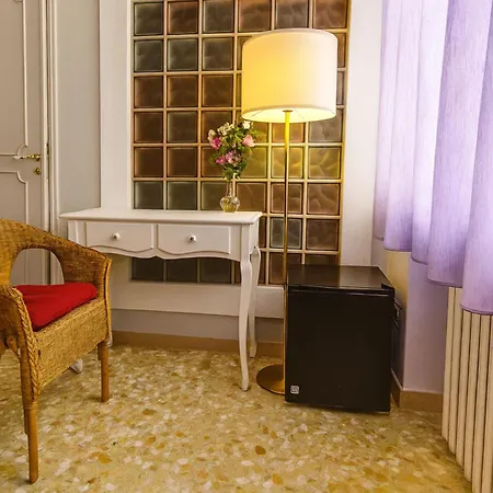 Viola In Zona Tranquilla - Madame Fannj *