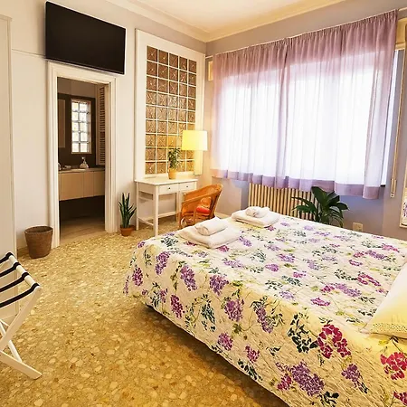 Viola In Zona Tranquilla - Madame Fannj Pansiyon Lucca